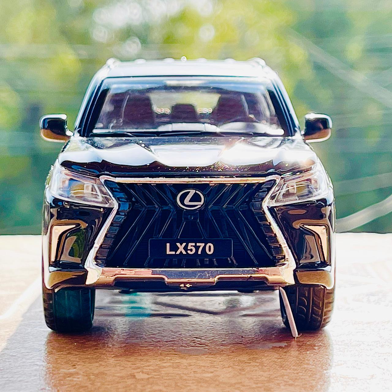 1:32 Diecast Lexus LX 570 - Major Fault