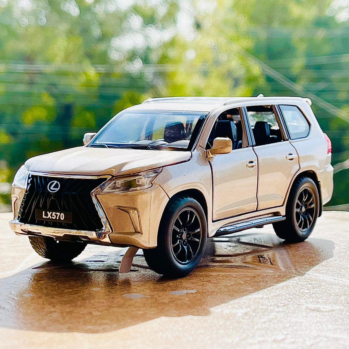 1:32 Diecast Lexus LX 570