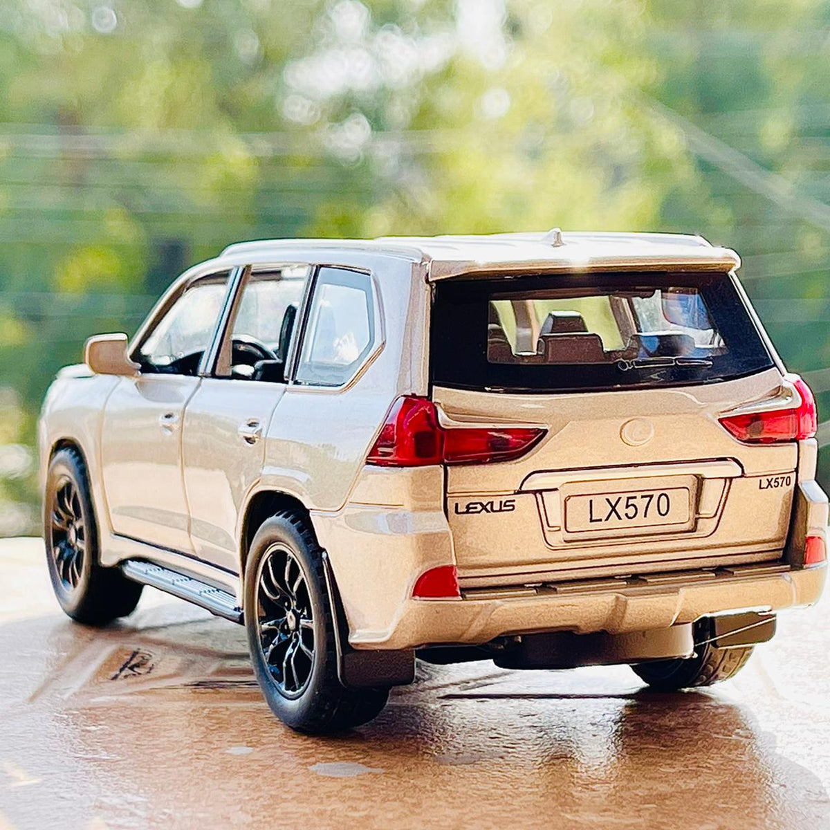 1:32 Diecast Lexus LX 570 - Major Fault