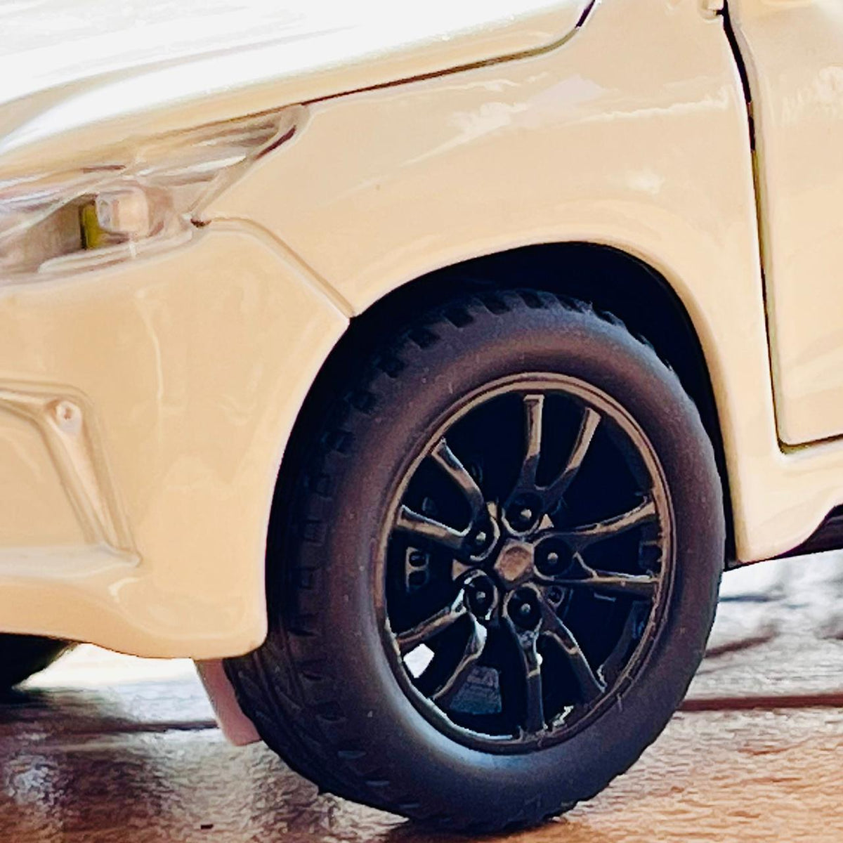 1:32 Diecast Lexus LX 570 - Major Fault