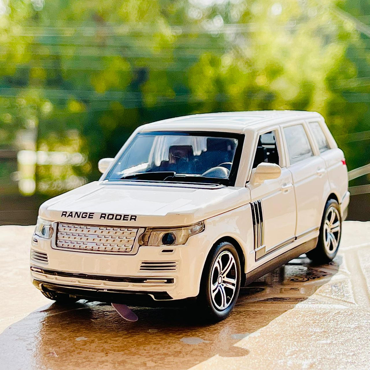 1:32 Diecast Range Rover