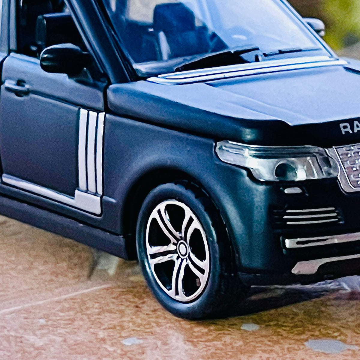 1:32 Diecast Range Rover