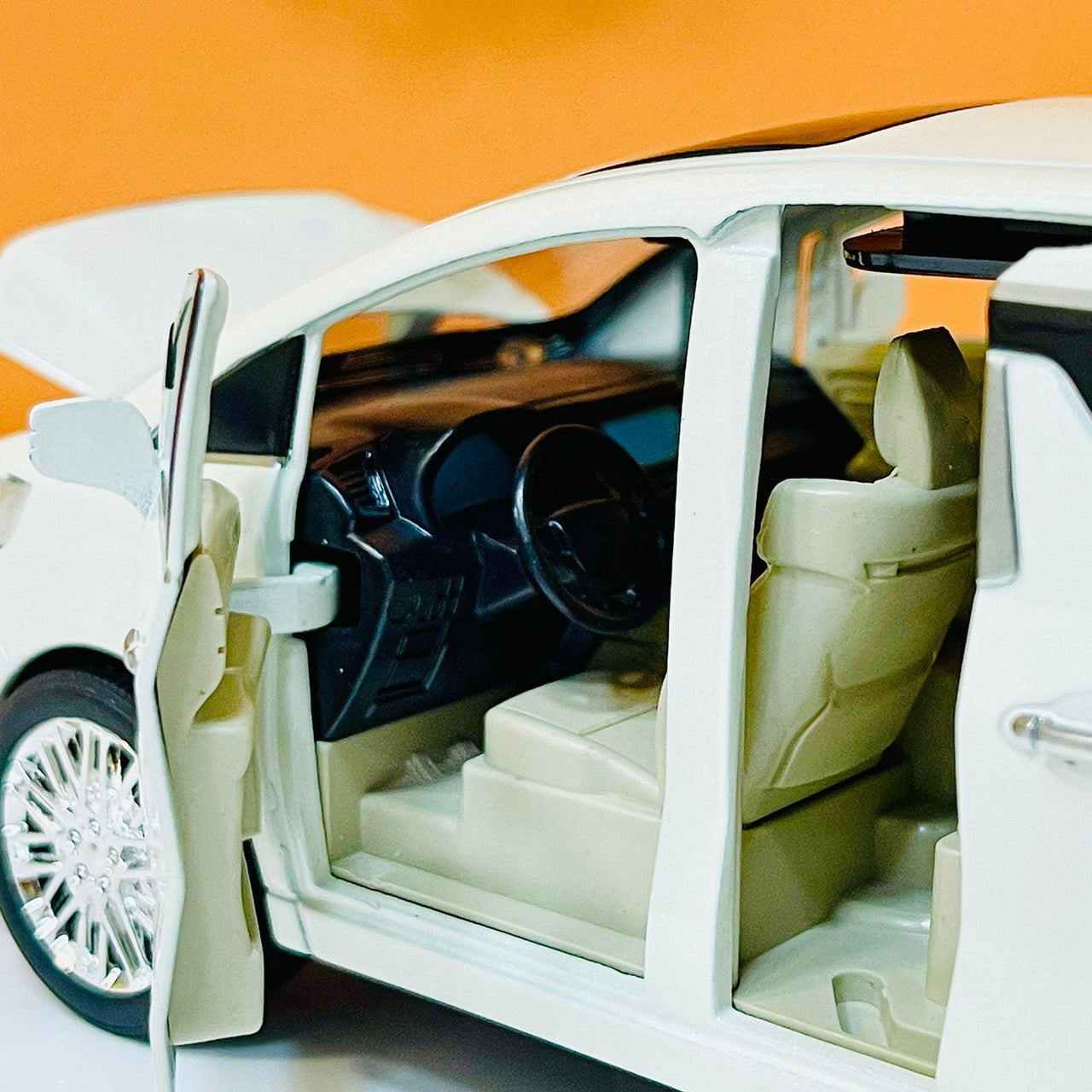 Diecast Toyota Alphard