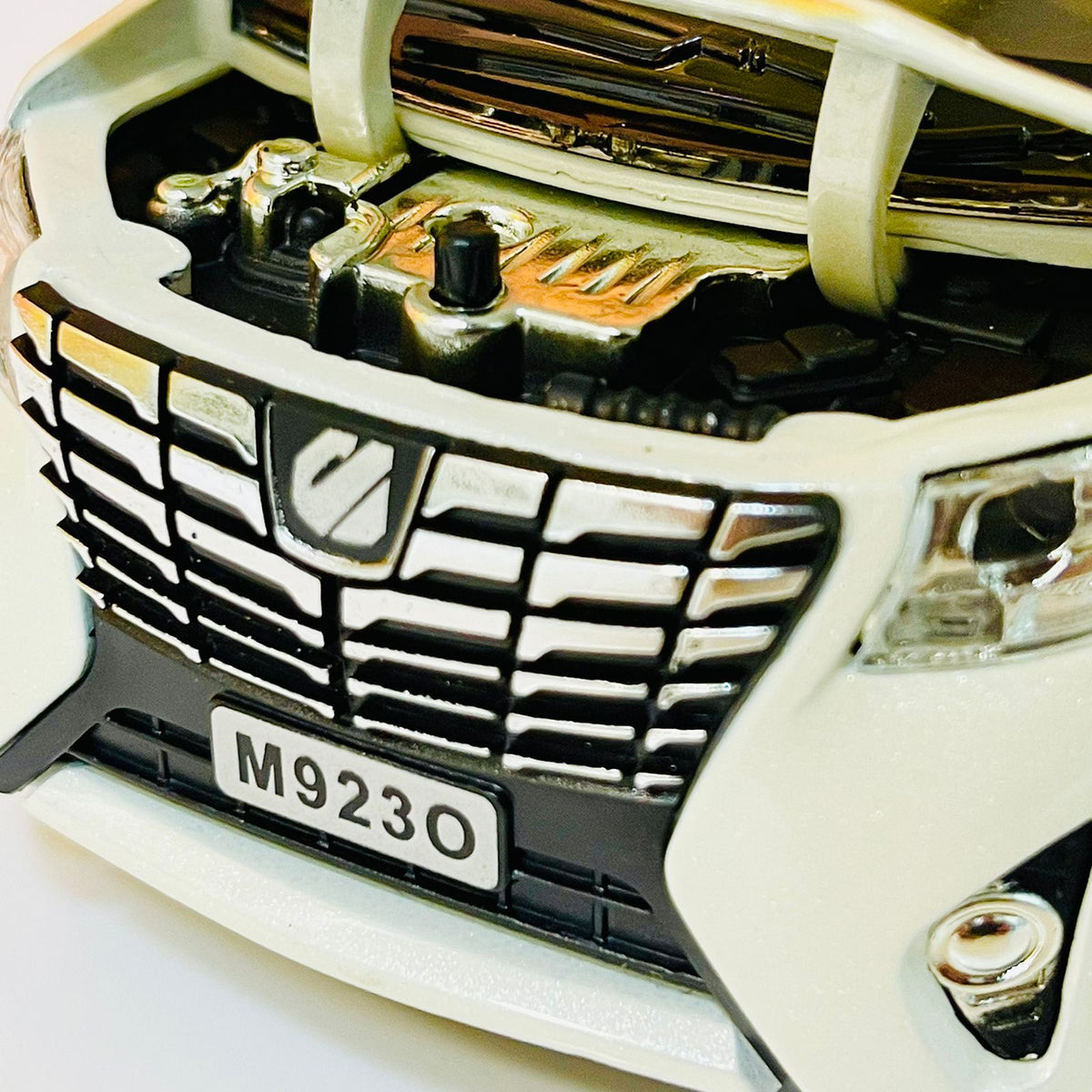 Diecast Toyota Alphard