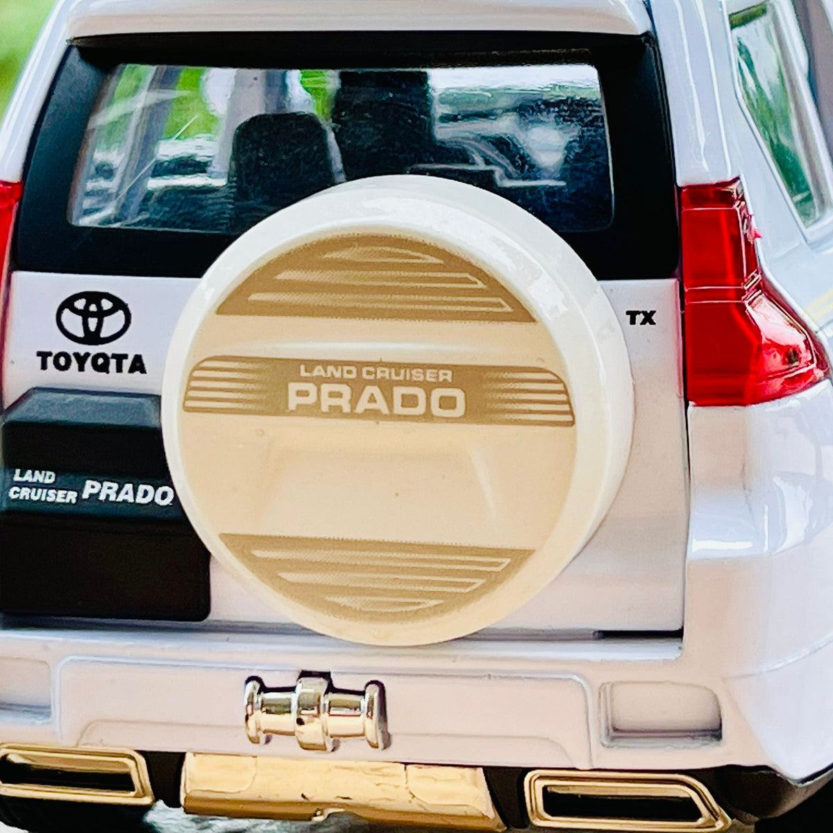 Die-cast Land Cruiser Prado TX