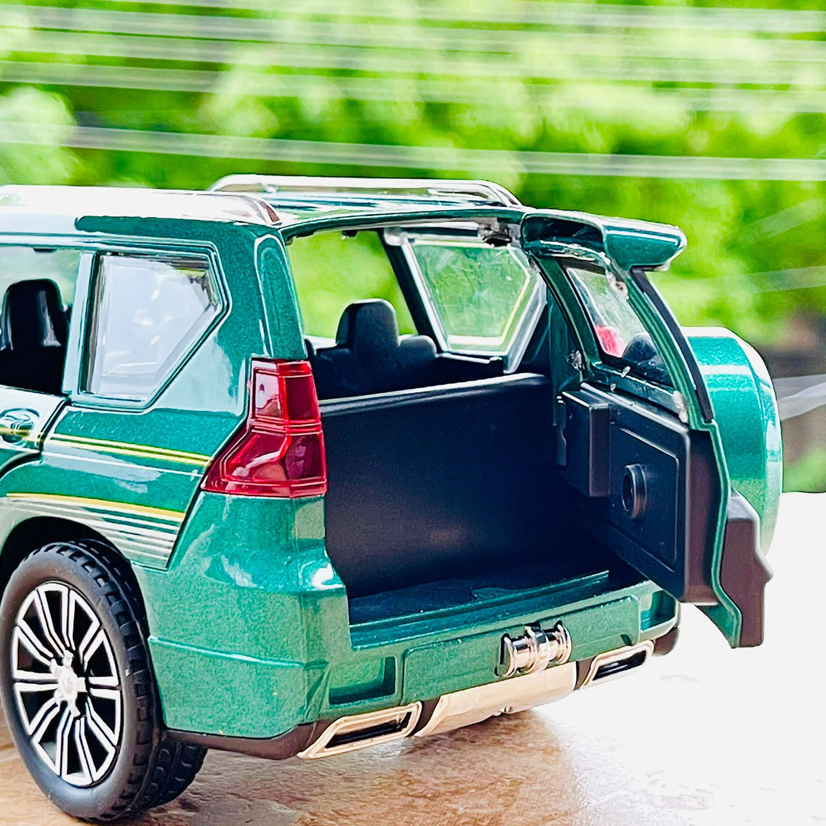 Die-cast Land Cruiser Prado TX
