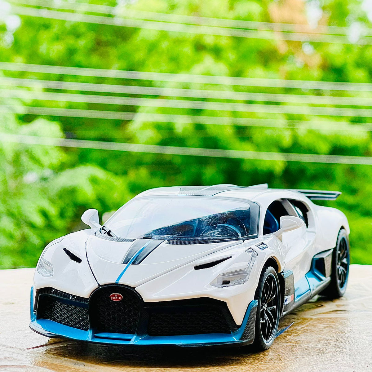 Die-cast Metal 1:24 Bugatti Divo
