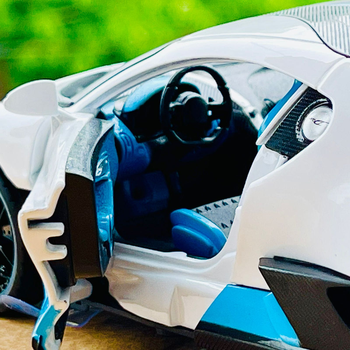 Die-cast Metal 1:24 Bugatti Divo