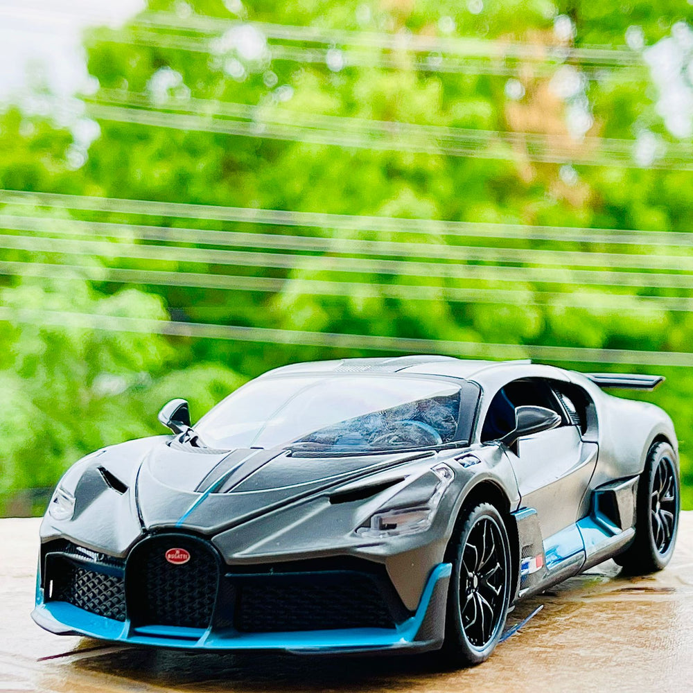 Die-cast Metal 1:24 Bugatti Divo