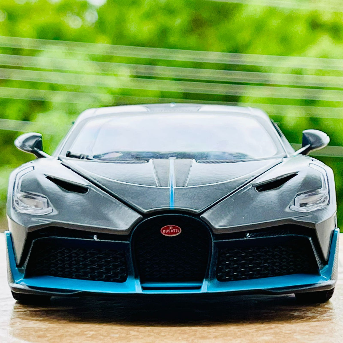Die-cast Metal 1:24 Bugatti Divo