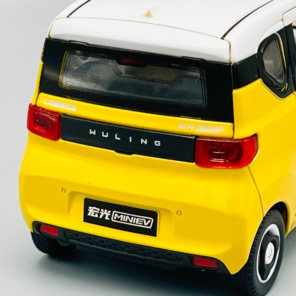 Diecast 1:24 Scale Mini EV with Bicycle
