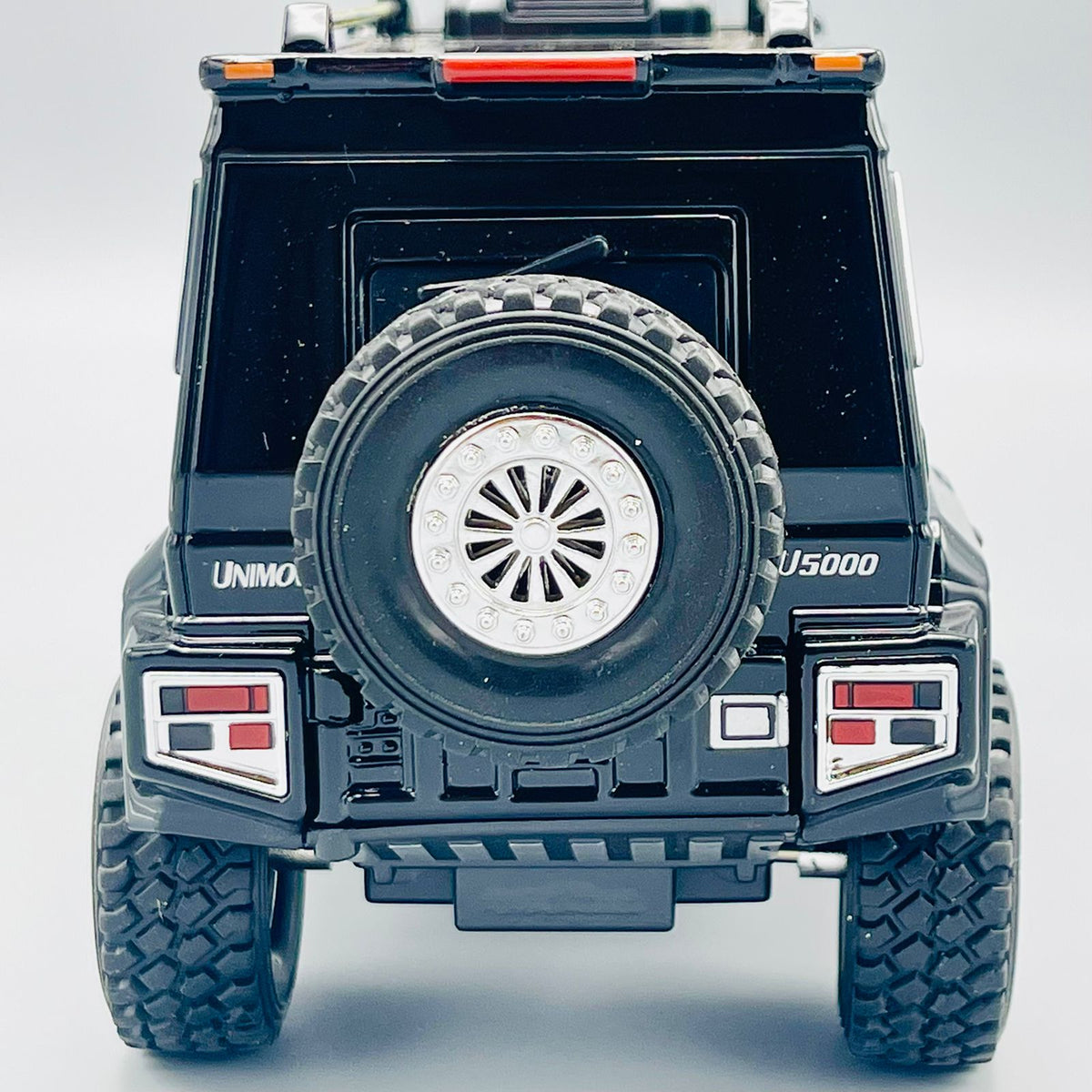 Diecast 1:24 Scale Mercedes Benz Unimog