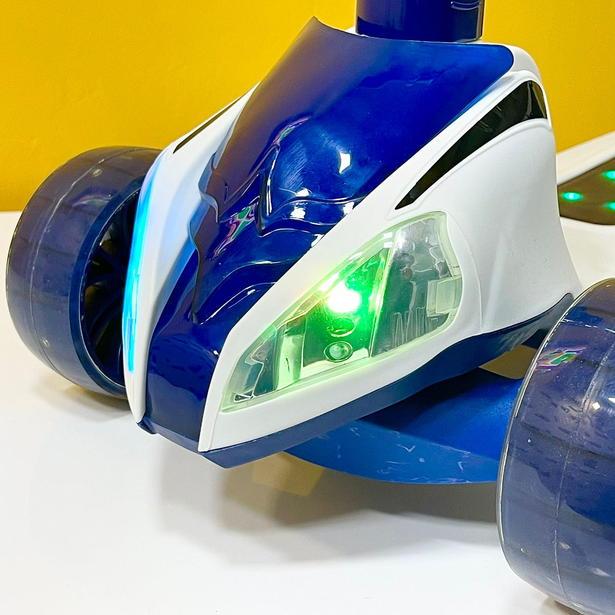 3 Wheels Scooter with Lights & Sound - Blue & White