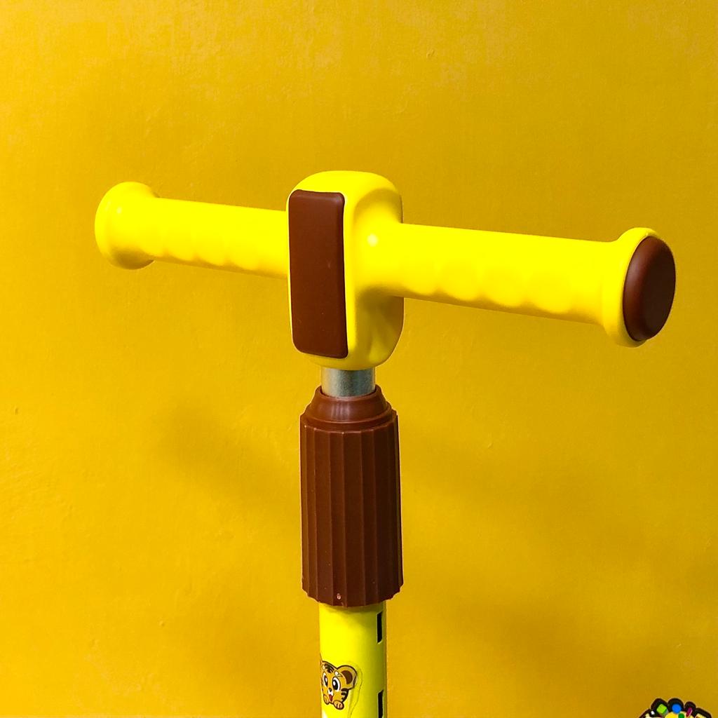 3 Wheels Animal Shaped Scooter with Lights & Sound - Yellow