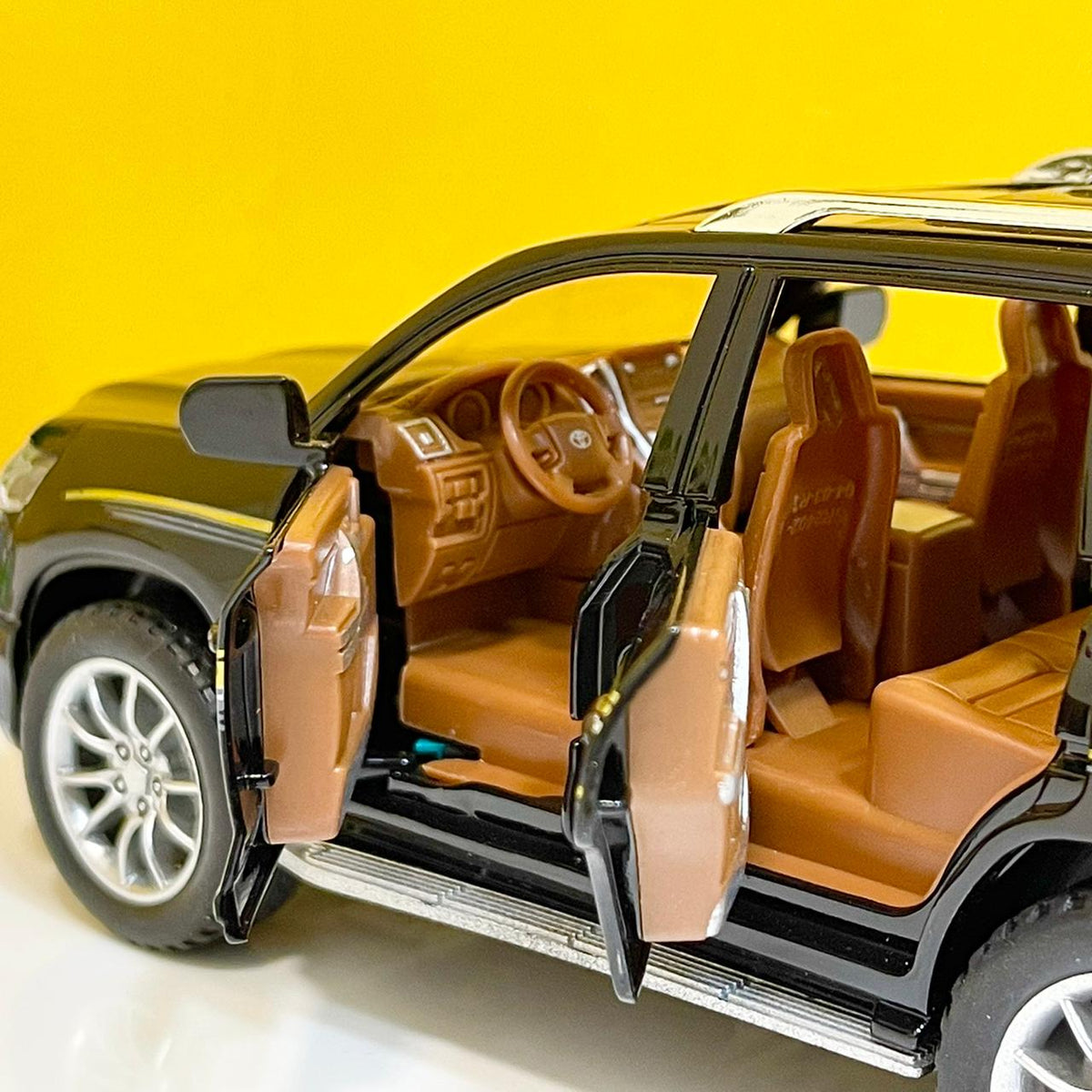 1:24 Scale Diecast Land Cruiser Prado TX