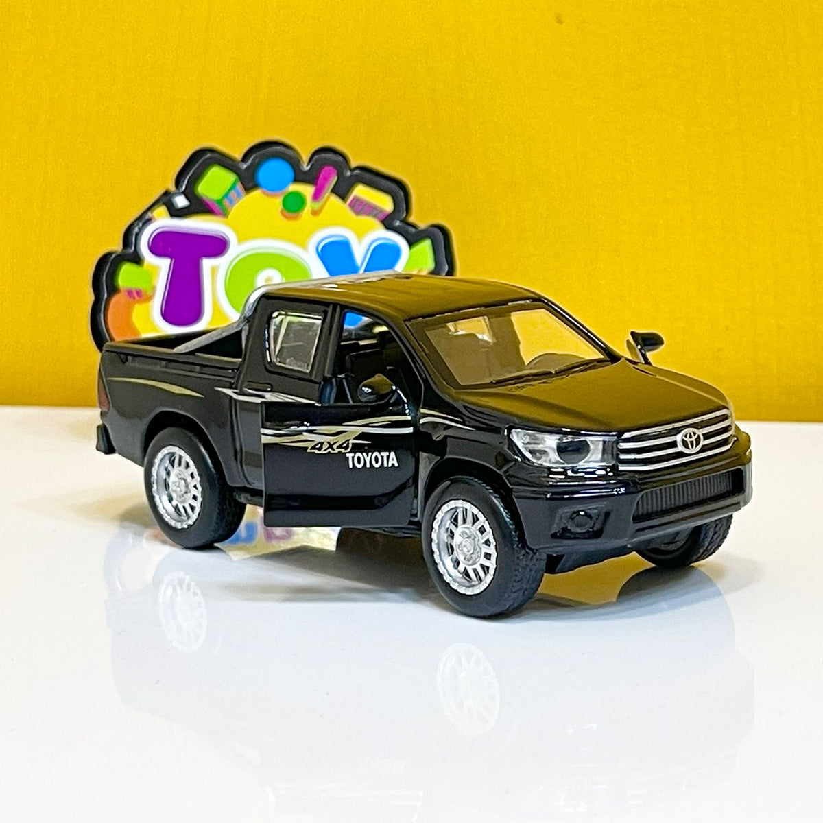 1:43 Die-cast Toyota Revo