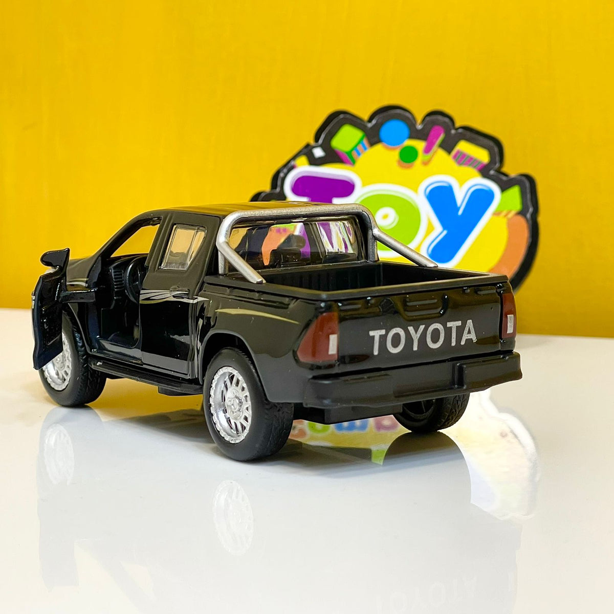 1:43 Die-cast Toyota Revo