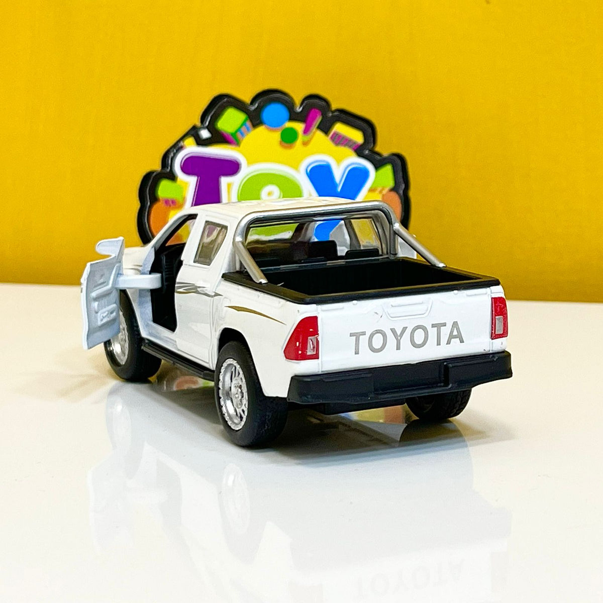 1:43 Die-cast Toyota Revo