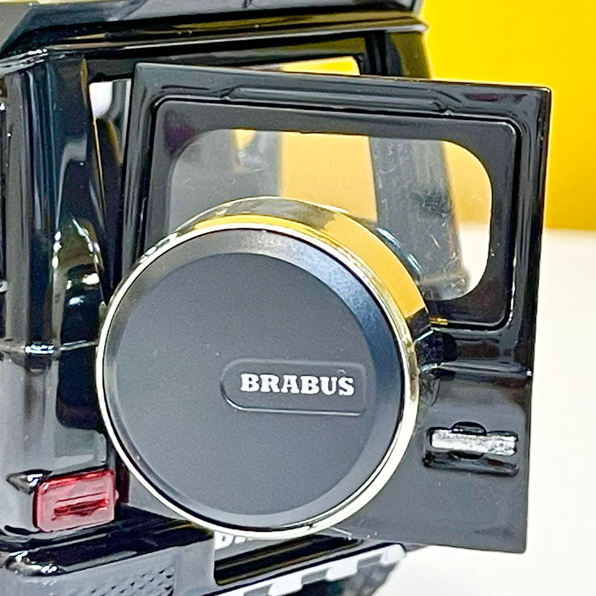 1:32 Scale Diecast Mercedes Brabus 700