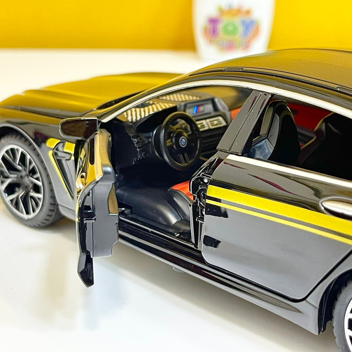 1:24 Diecast BMW M8 Modified