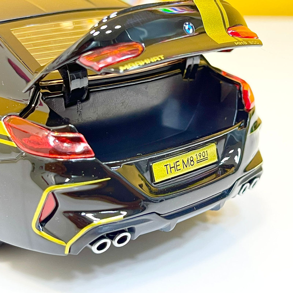 1:24 Diecast BMW M8 Modified