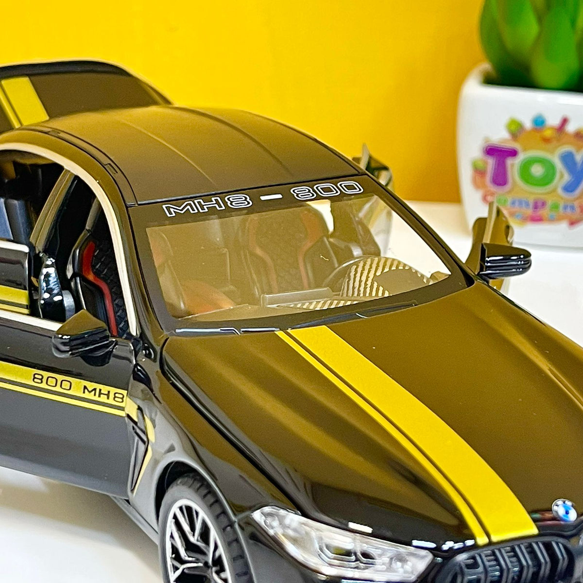 1:24 Diecast BMW M8 Modified