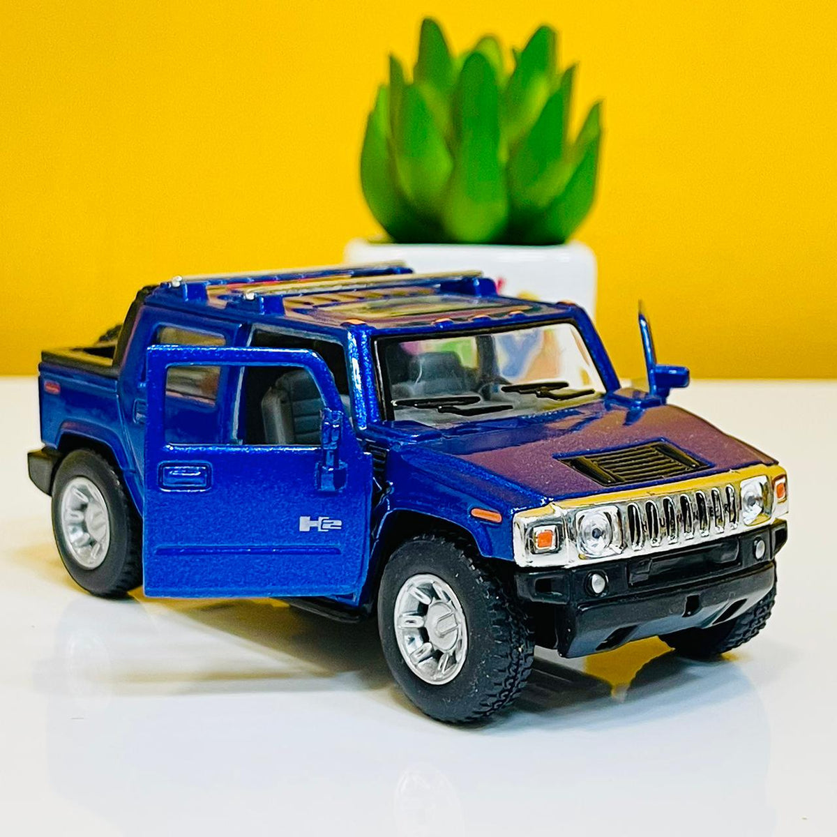 Kinsmart Metal Body 2005 Hummer H2 SUT