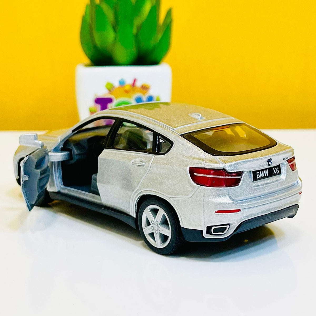 1:36 Kinsmart Metal BMW X6