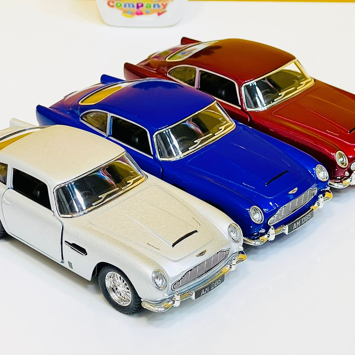 Kinsmart 1963 Aston Martin - Diecast Model