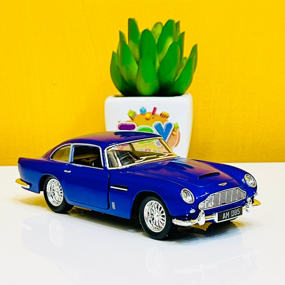 Kinsmart 1963 Aston Martin - Diecast Model