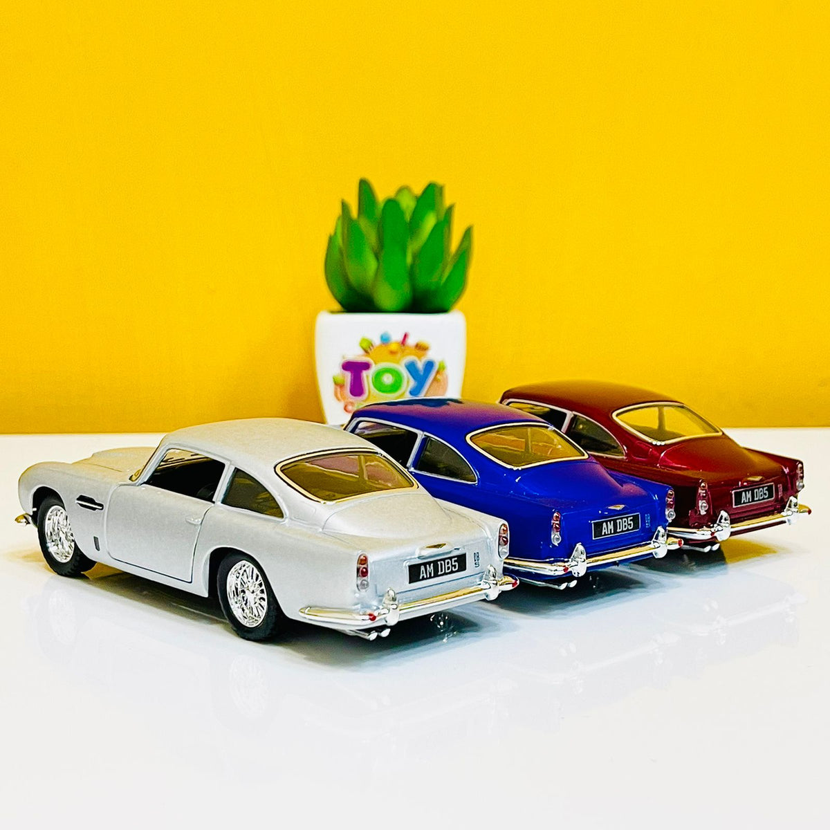 Kinsmart 1963 Aston Martin - Diecast Model
