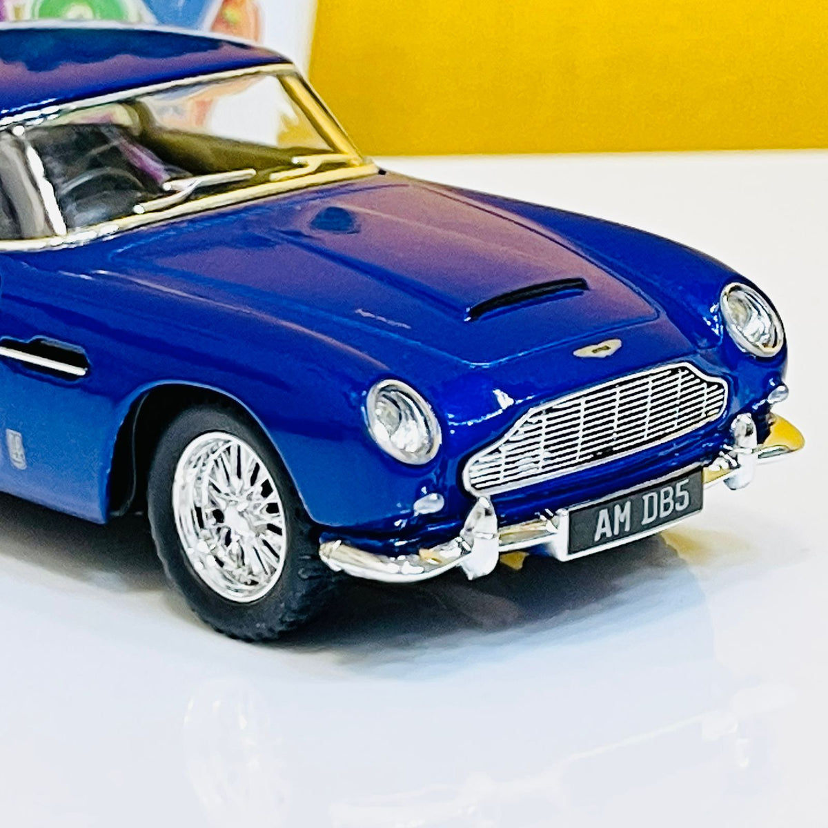 Kinsmart 1963 Aston Martin - Diecast Model