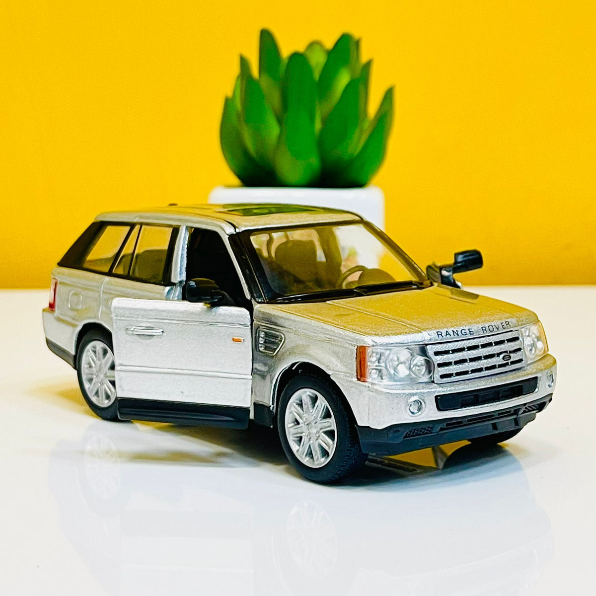 Kinsmart Metal Body Range Rover Sport