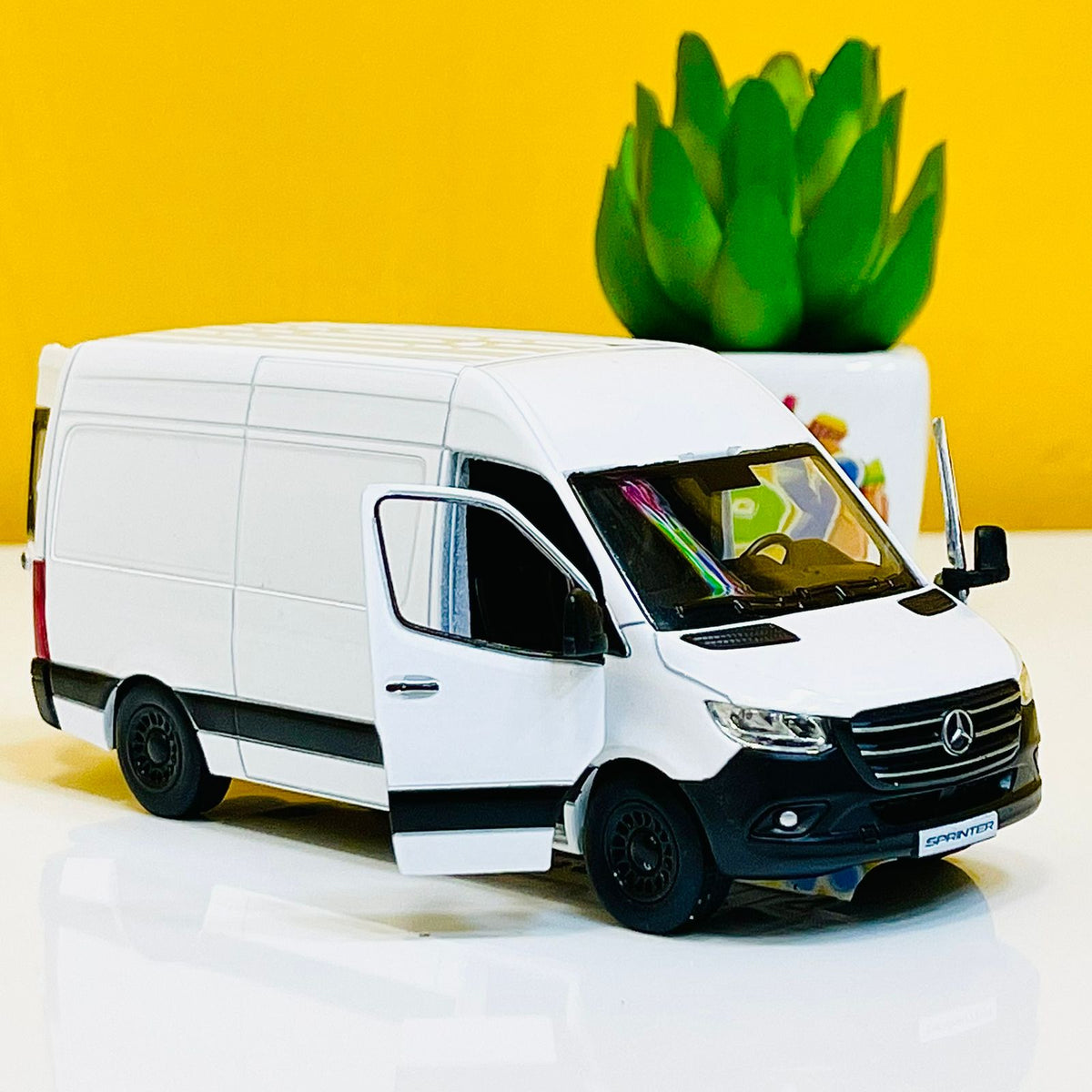 Kinsmart Metal Body Mercedes-Benz Sprinter