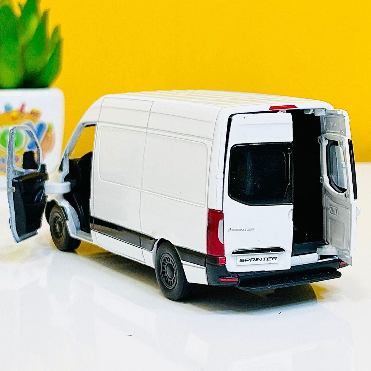 Kinsmart Metal Body Mercedes-Benz Sprinter