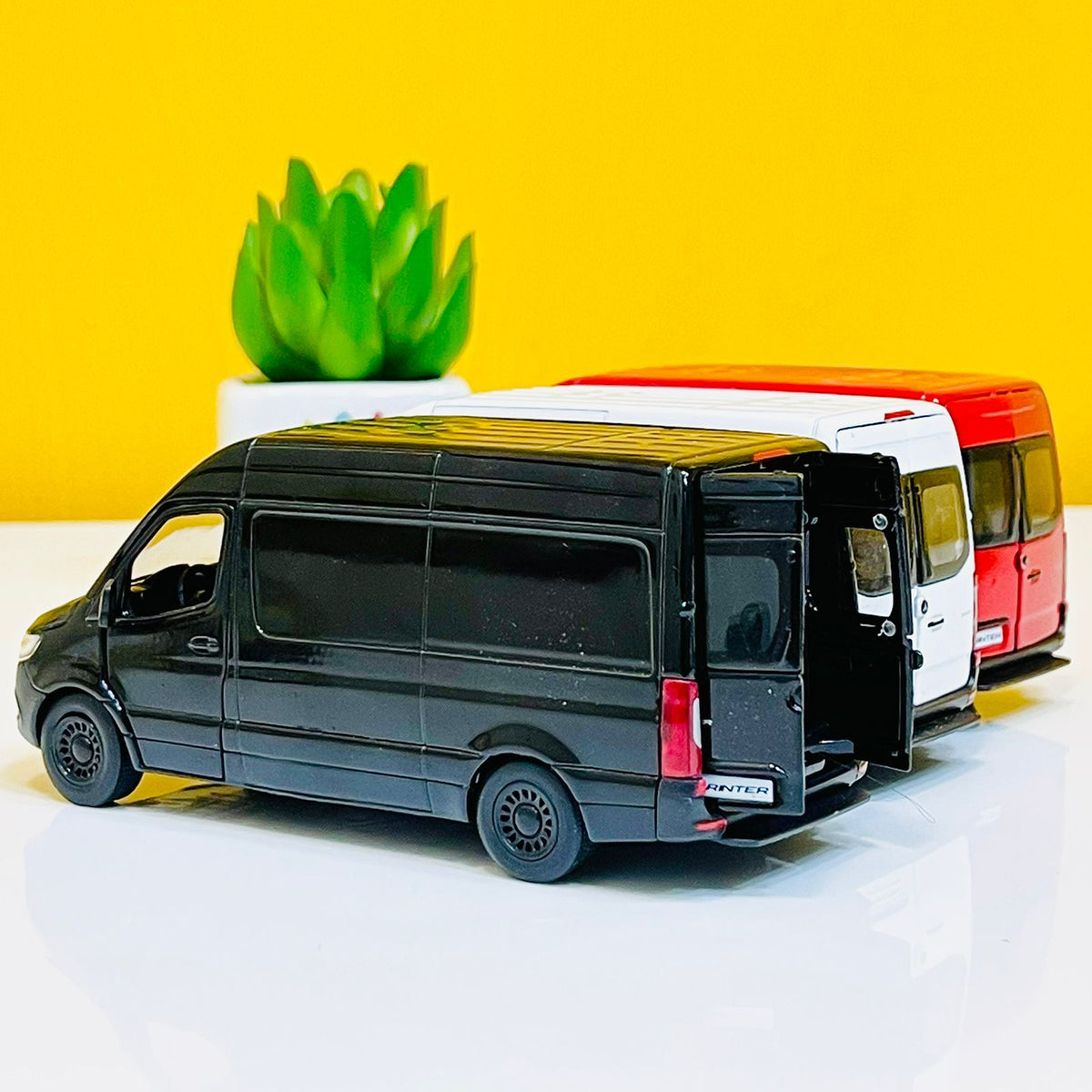 Kinsmart Metal Body Mercedes-Benz Sprinter