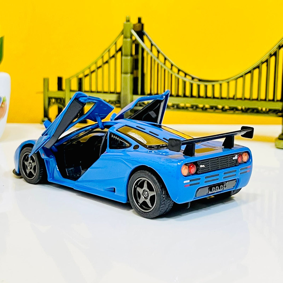 Kinsmart 1995 McLaren F1 GTR