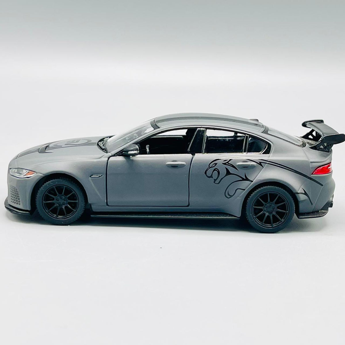 Kinsmart Metal Body Jaguar XE SV Project 8
