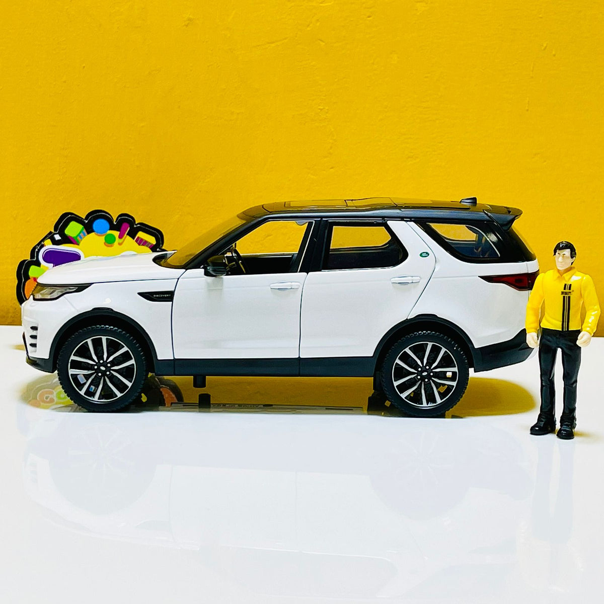 1:24 Diecast Land Rover Discovery Dynamic SE