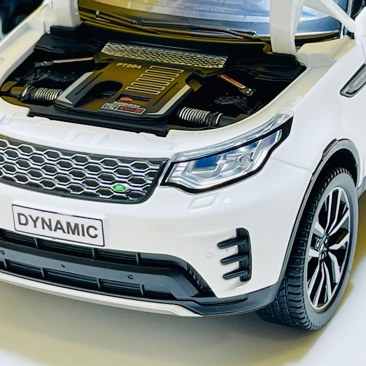 1:24 Diecast Land Rover Discovery Dynamic SE