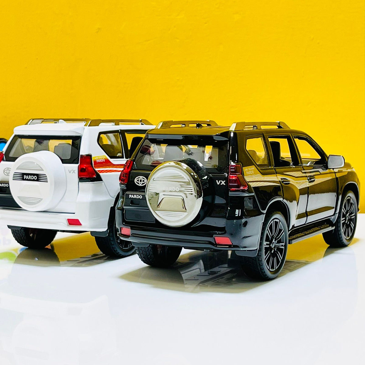 1:22 Scale Diecast Land Cruiser Prado