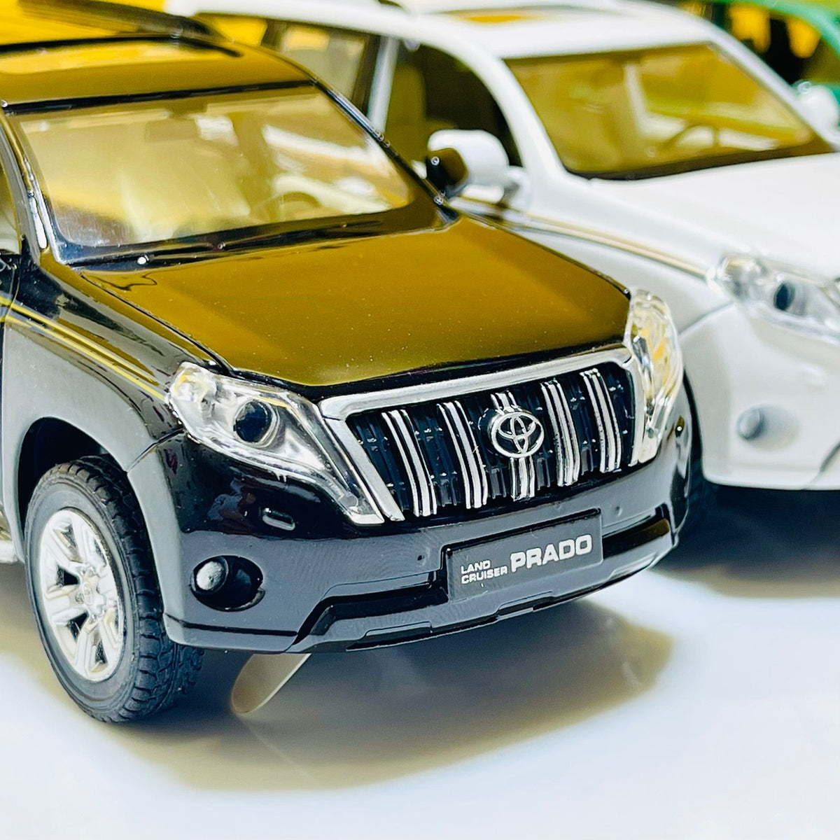 1:32 Scale Diecast Land Cruiser Prado - Lisenced Model