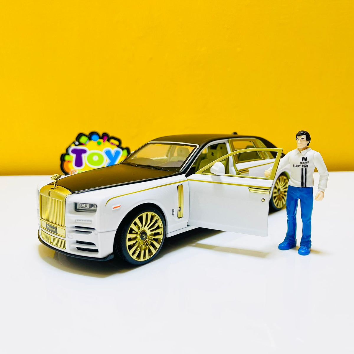 1:24 Diecast Rolls Royce Phantom with Miniature