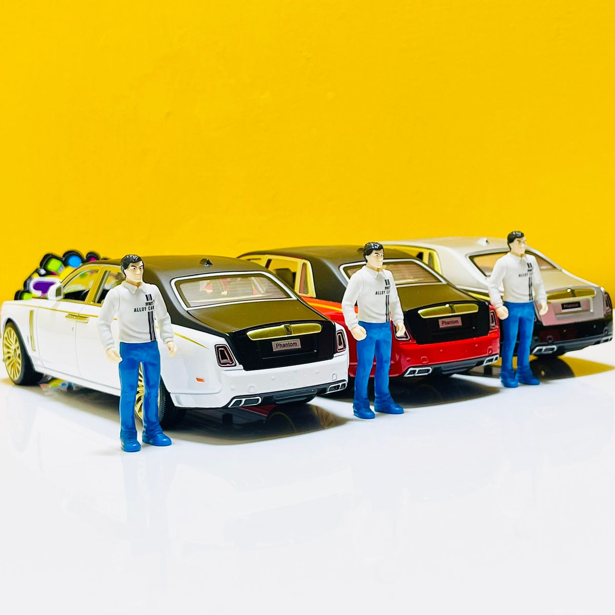 1:24 Diecast Rolls Royce Phantom with Miniature