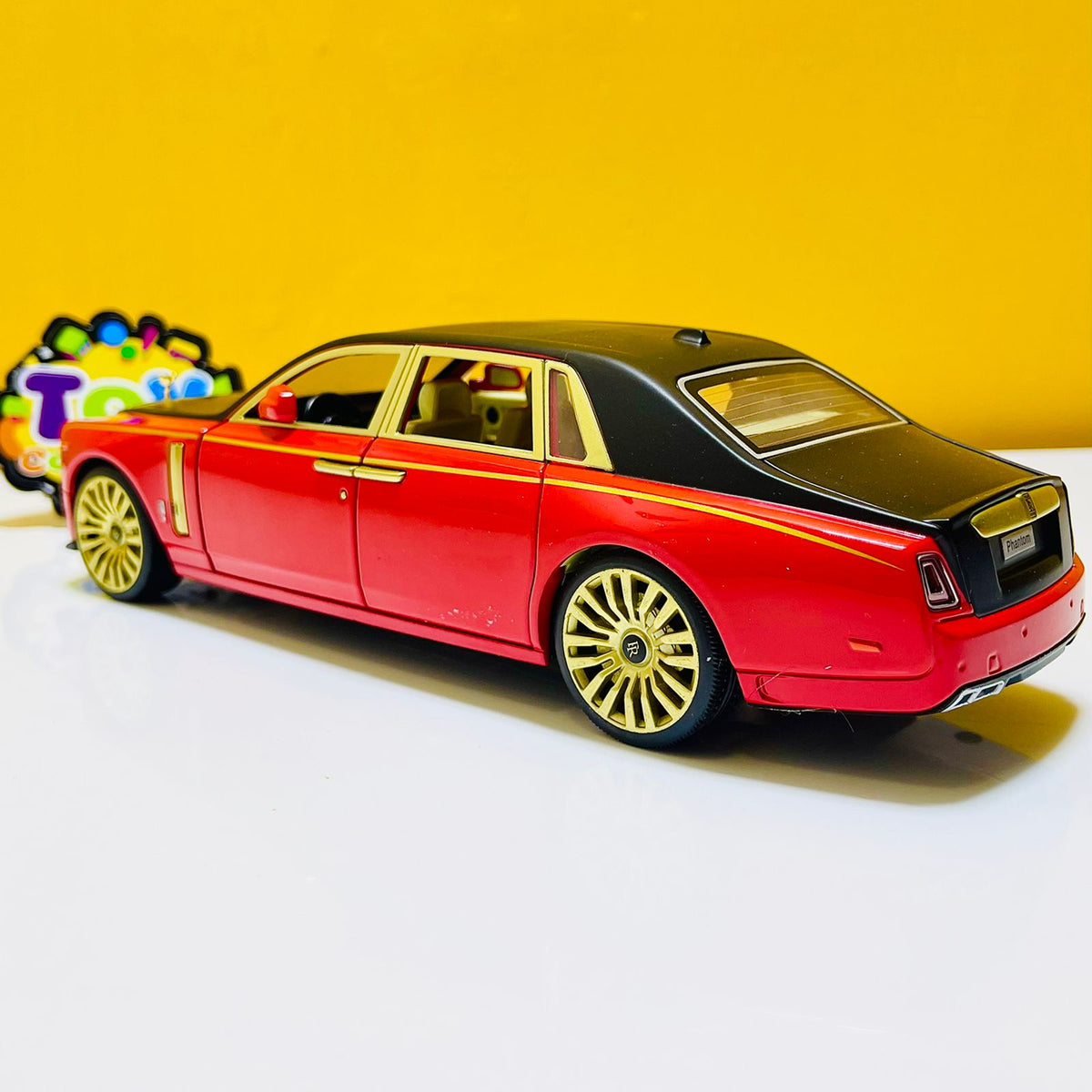 1:24 Diecast Rolls Royce Phantom with Miniature