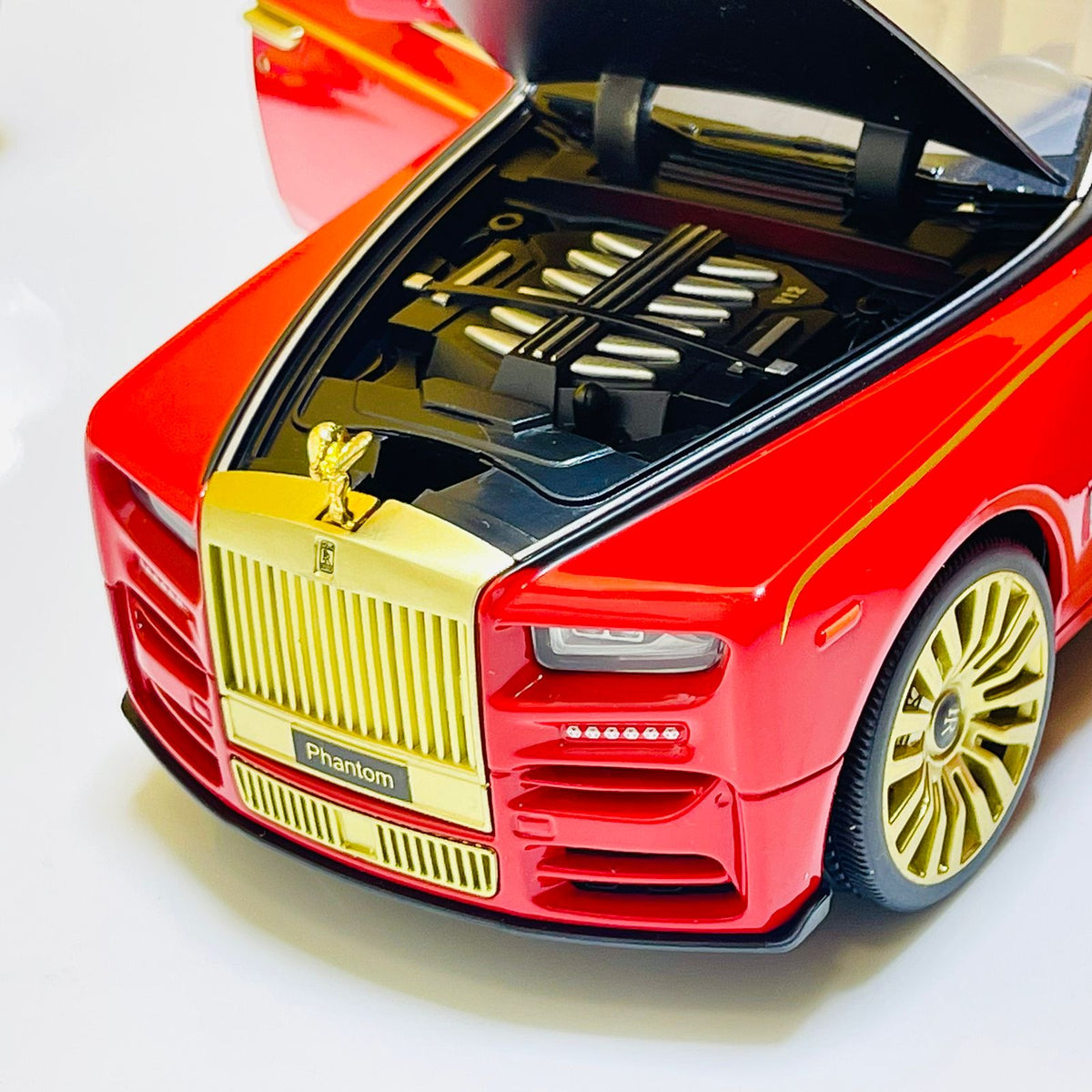 1:24 Diecast Rolls Royce Phantom with Miniature