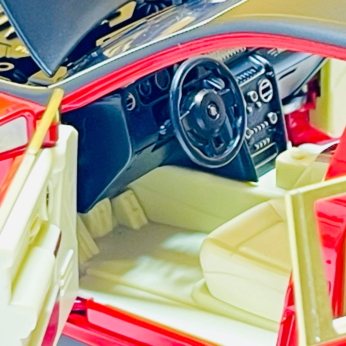 1:24 Diecast Rolls Royce Phantom with Miniature
