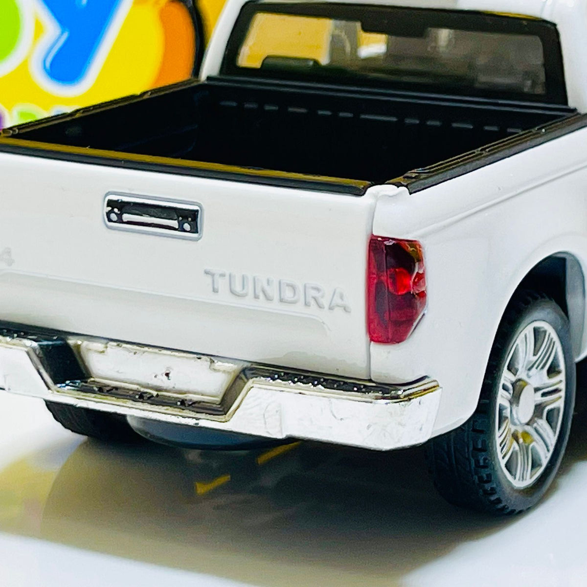 1:32 Diecast Toyota Tundra