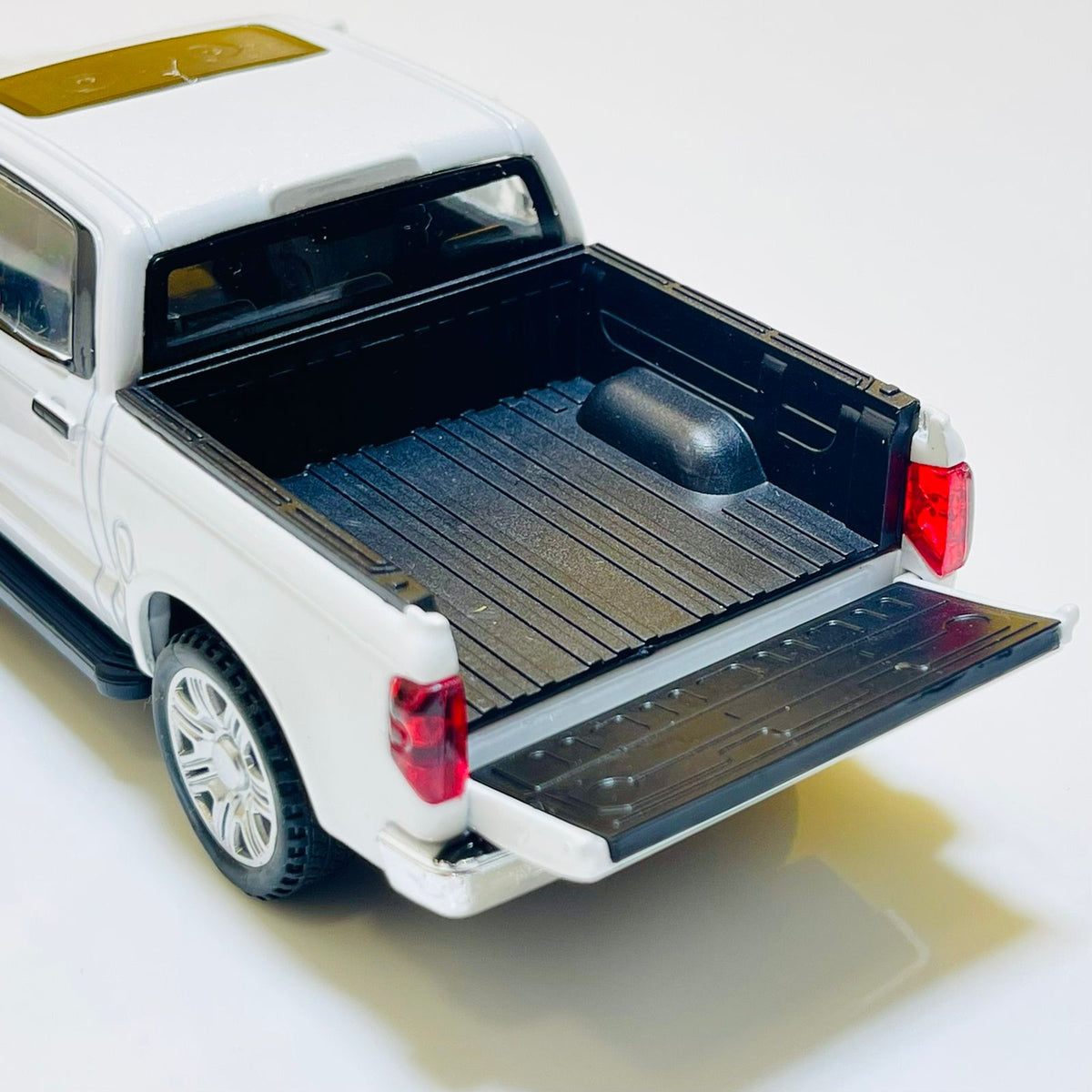 1:32 Diecast Toyota Tundra