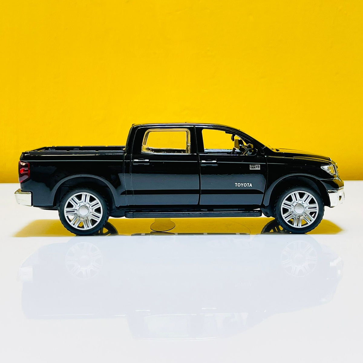 1:32 Diecast Toyota Tundra